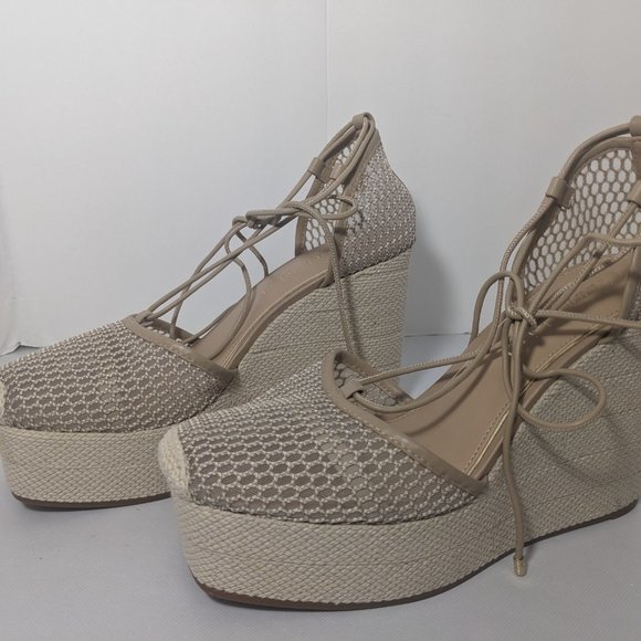 Gianni Bini Shoes - NEW- Size 11M Womens Gianni Bini Platform Wedge Strappy Sandals Fabric Beige
